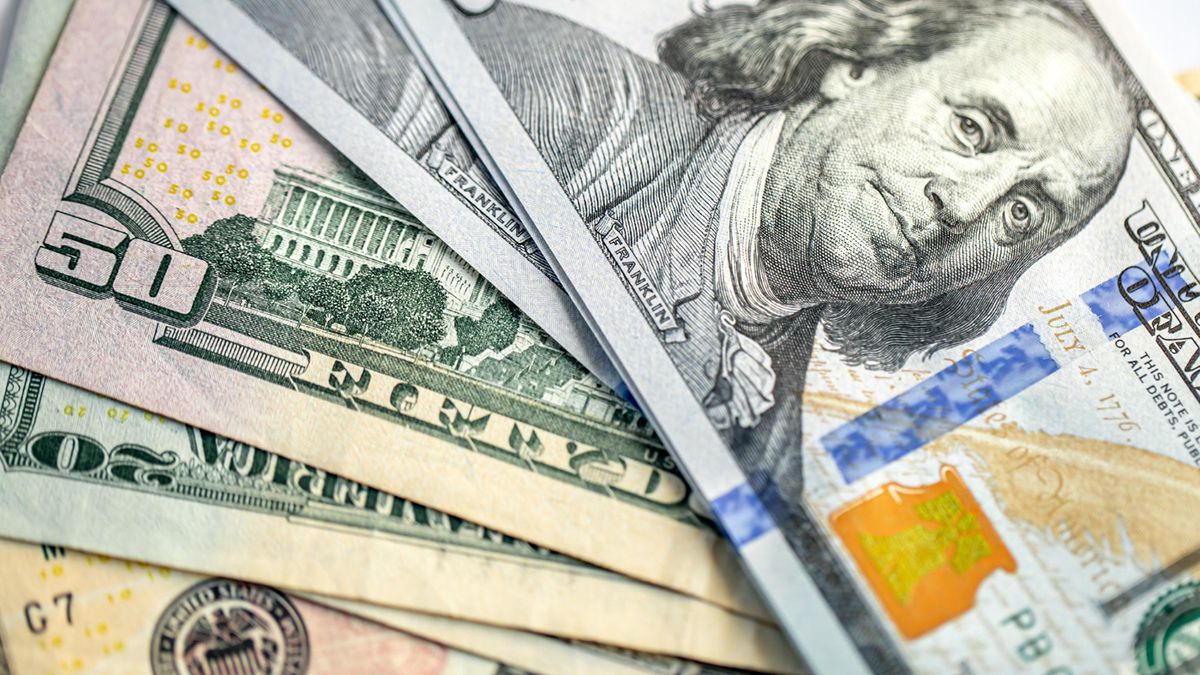 The dollar rose again for the fifth consecutive day