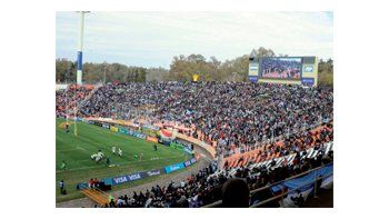 ámbito.com | Malvinas celestey blanco. El estadio de Mendoza volverá a albergar el duelo entre Pumas y Springboks.