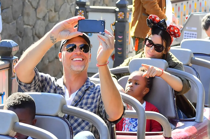 Sandra Bullock’s hard moment: her partner Bryan Randall died, he suffered from ALS