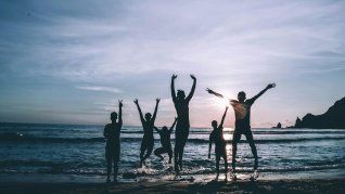 Juegos de playa ideales para compartir en familia y disfrutar del mar de una forma diferente. Juegos de playa ideales para compartir en familia y disfrutar del mar de una forma diferente.