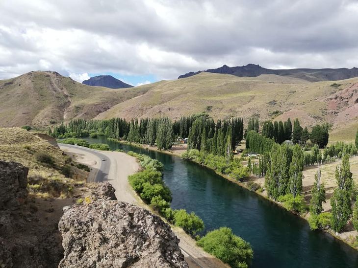 The Limay River in its maximum splendor The Limay River in its maximum splendor