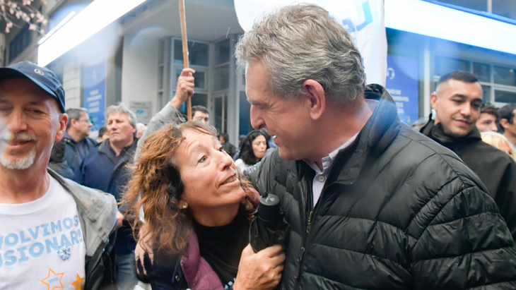 El jefe de Gabinete, Agustín Rossi, durante el acto de Cristina Kirchner en Plaza de Mayo.&nbsp;