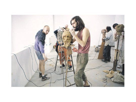 “The Workshop”, de Gilad Ratman, representa el sistema de las fronteras internacionales, los nuevos controles migratorios que monitorean nuestros movimientos.