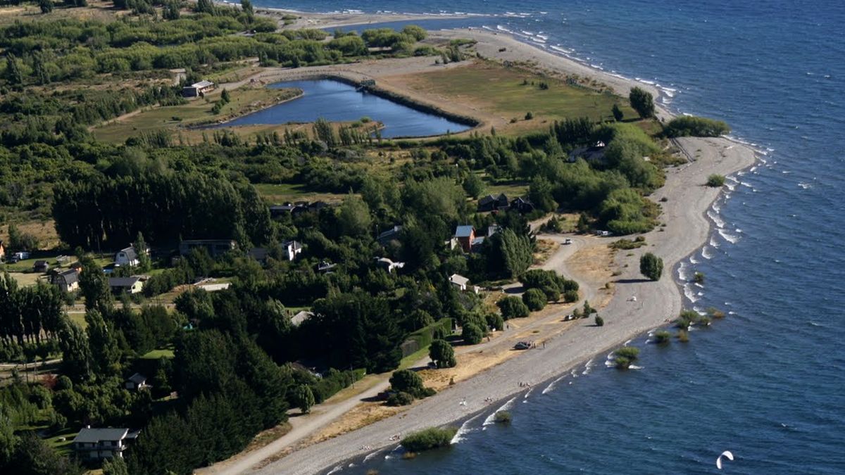 The little-known village in Argentine Patagonia with crystal clear waters and surrounded by hills