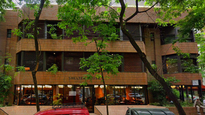 El edificio donde hace años funcionaba una embajada y hoy conviven cuatro propuestas gastronómicas.&nbsp;