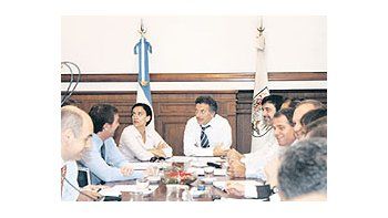 ámbito.com | Horacio Rodríguez Larreta, Diego Santilli, Gabriela Michetti, Mauricio Macri,Esteban Bullrich y Juan Pablo Picardo ayer en la sede comunal porteña durantela primera reunión de gabinete, que la semana próxima se realizará en algún barrioporteño.