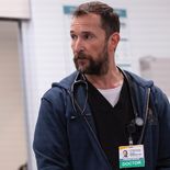Noah Wyle recibió el título anual otorgado por la revista People tras un renovado pico de popularidad en su carrera.