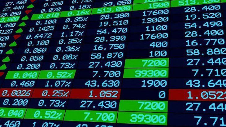 La curva de rendimientos continúa invertida, pero ensayó un tímido aplanamiento desde principios de mes. La curva de rendimientos continúa invertida, pero ensayó un tímido aplanamiento desde principios de mes.