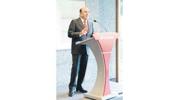 El presidente del Santander, Emilio Botín, aventuró que «después de todas las reformas, el sistema financiero español se situará entre los más sólidos del mundo».