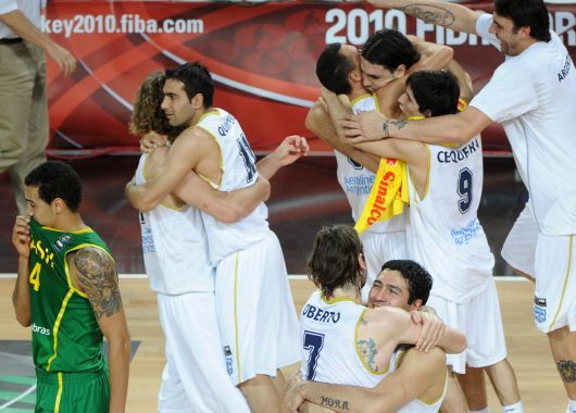 Argentina superó a Brasil por 93 a 89