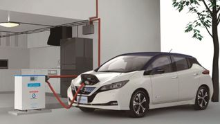 Un Tesla puede avisar con anticipación que necesita recargar, pero quedarse sin batería obliga a buscar asistencia y una fuente de energía.