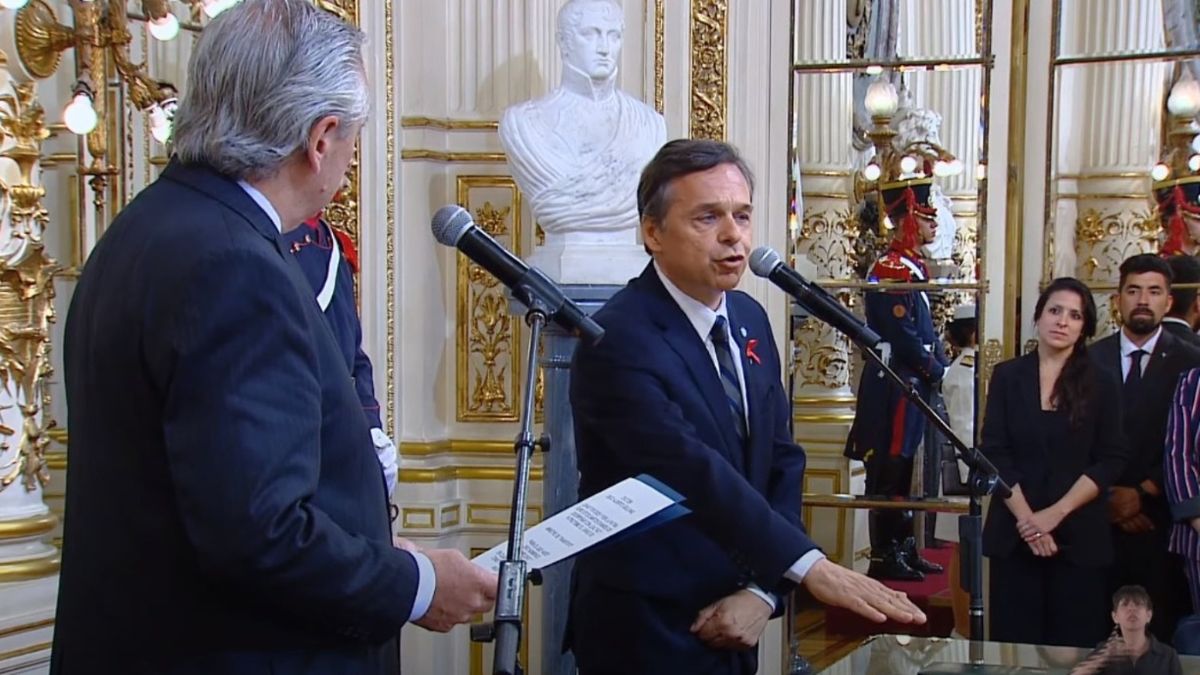 Alberto Fernández le tomó juramento al nuevo ministro de Transporte, Diego Giuliano