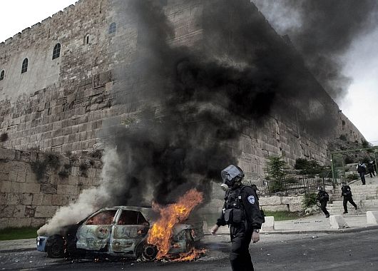 Varios autos fueron incendiados