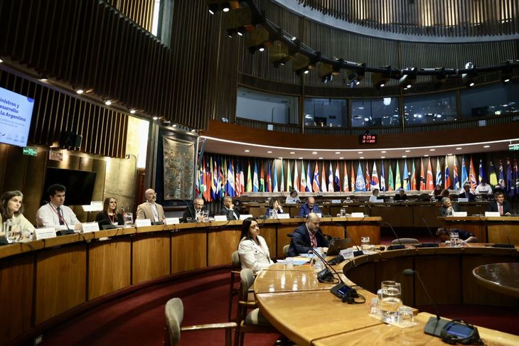 Representantes de los gobernadores fueron a la CEPAL a bregar por un banco de desarrollo industrial. Representantes de los gobernadores fueron a la CEPAL a bregar por un banco de desarrollo industrial.