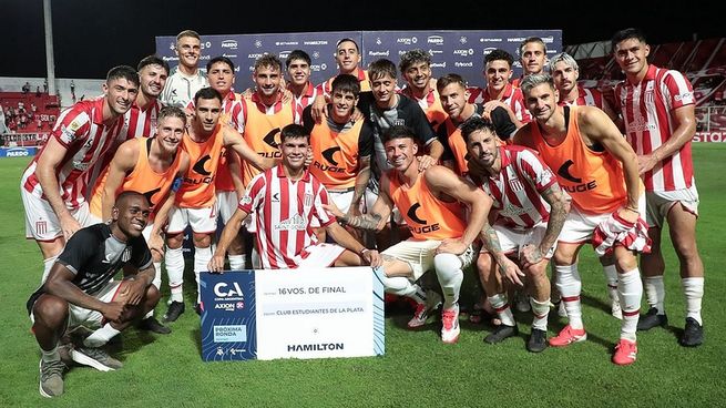 Estudiantes sufrió y encontró la clasificación en el final.