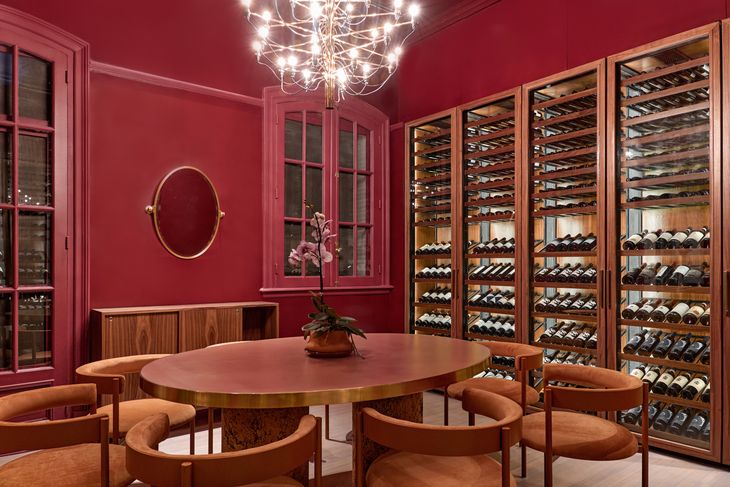 Casa Cavia mantiene una de las cavas más completas de Buenos Aires, con más de 300 etiquetas de distintas regiones del país. Casa Cavia mantiene una de las cavas más completas de Buenos Aires, con más de 300 etiquetas de distintas regiones del país.