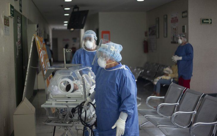M&aacute;s de 864.000 personas murieron en todo el mundo como consecuencia de la pandemia.