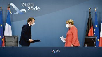 RESPIRO. El presidente francés Emmanuel Macron y la canciller alemana Angela Merkel presentaron ayer el documento final. Ambos lideraron las negociaciones.&nbsp;