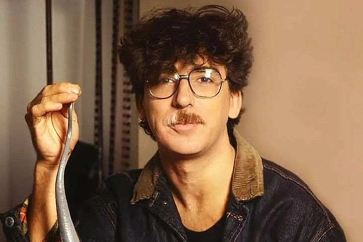 Ícono del rock nacional, Charly García suma su legado a la Caja de las Letras, donde reposan huellas imborrables de la cultura hispana.