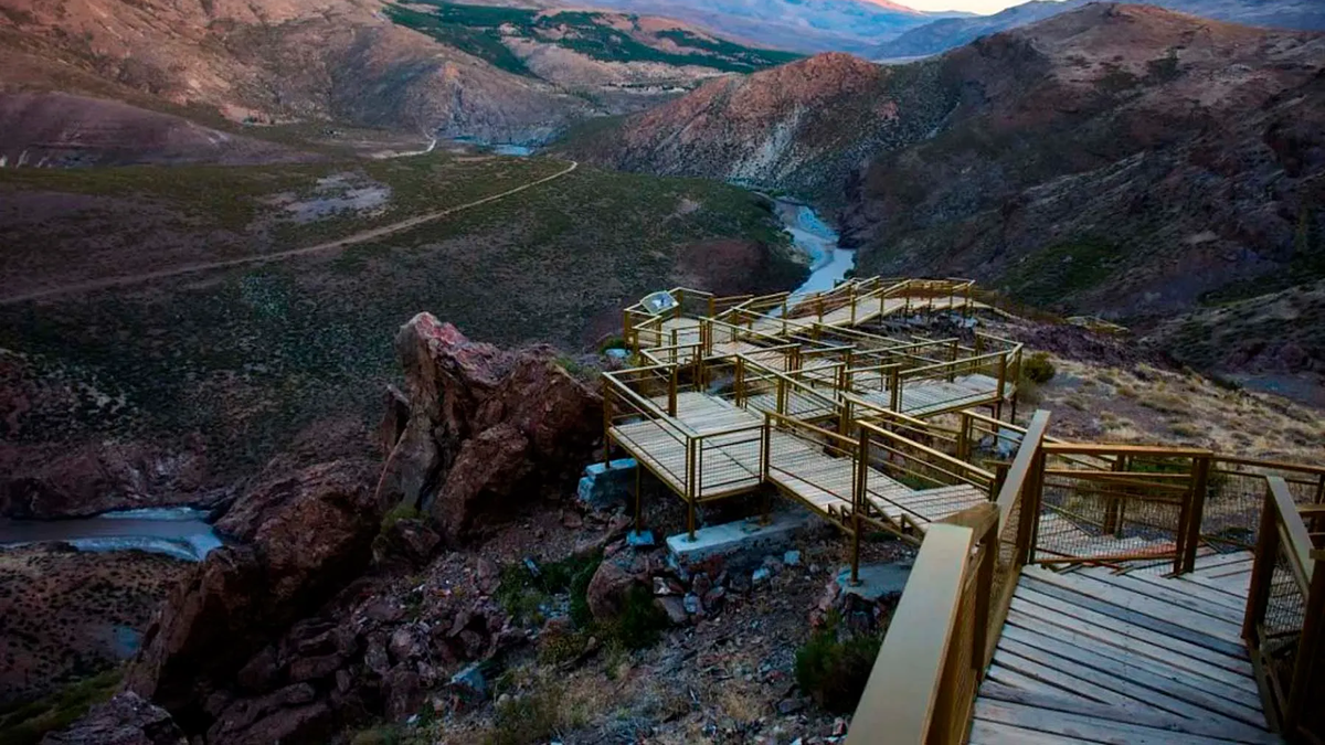 The town of Neuquén that has a panoramic viewpoint where you can see UFOs