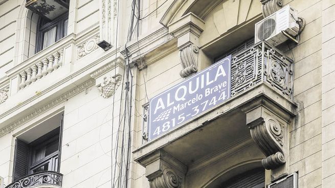 Salario. Desde el 1 de junio el Salario Mínimo, Vital y Móvil subió a $87.987, una cifra con la que es muy difícil llegar a un alquiler.