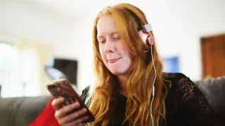 Unos investigadores definieron la razón por la que sacamos la lengua cuando estamos concentrados. Unos investigadores definieron la razón por la que sacamos la lengua cuando estamos concentrados.