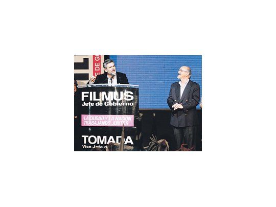 Golpeado, Daniel Filmus trató anoche de animar a los suyos para el balotaje. El Gobierno negó que quiera bajarlo de la segunda vuelta.