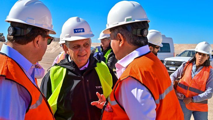 Horacio Marín con los gobernadores de Neuquén, Rolando Figueroa, y de Río Negro, Alberto Wereltineck. Horacio Marín con los gobernadores de Neuquén, Rolando Figueroa, y de Río Negro, Alberto Wereltineck.