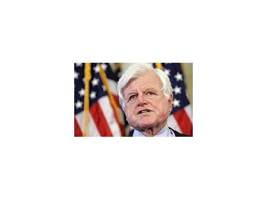 El senador norteamericano Ted Kennedy se someterá hoy a una cirugía cerebral