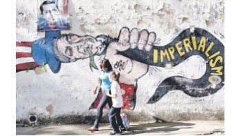ámbito.com | Las sanciones estadounidenses reverdecieron el ánimo antiimperialista del chavismo, el que se manifiesta vivamente en las calles de Caracas.