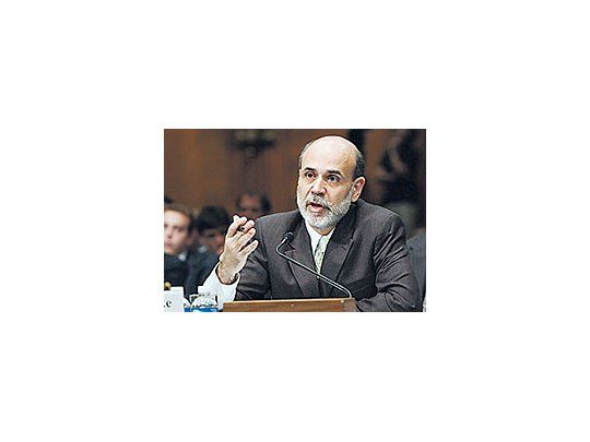 BenBernanke,presidentede la Fed,interrumpiódos añosde subasde tasas,pero elmercado nole tiene laconfianzaque le teníaa AlanGreenspan,su antecesor,y poreso nohuboeuforia.