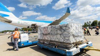 vacuna sputnik v: partio a moscu el vuelo de aerolineas argentinas que traera nuevas dosis