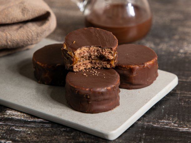 Boûcat's alfajores have a great filling of pastry dulce de leche and a semi-sweet chocolate coating. Boûcat's alfajores have a great filling of pastry dulce de leche and a semi-sweet chocolate coating.