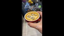 furor en tiktok: una cafeteria ofrece la cotizacion del dolar en la espuma