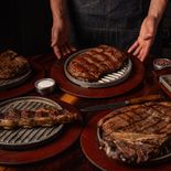 Distintos cortes de carne y opciones de restaurantes para probarlos.