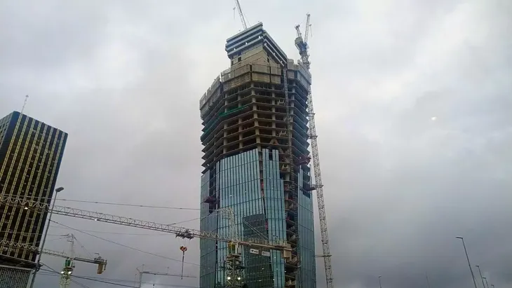 La Tour F, en plena ejecución La Tour F, en plena ejecución