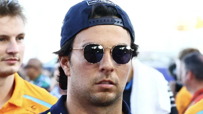 El futuro de Sergio Checo Pérez en Red Bull está en el aire, más después de las declaraciones de Helmut Marko, quien dijo que un posible retiro del mexicano sería una alternativa interesante.