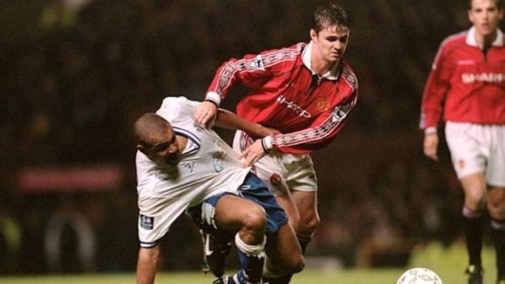 In Manchester United he shared costumes with legends, although he failed to consolidate in the team. In Manchester United he shared costumes with legends, although he failed to consolidate in the team.