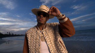 Towers se consolidó como una de las voces más fuertes del trap y reggaetón latino. Towers se consolidó como una de las voces más fuertes del trap y reggaetón latino.