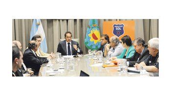 Daniel Scioli presentó ayer junto al ministro Alejandro Granados el Operativo Sol para el verano, que incluirá 8.200 efectivos.