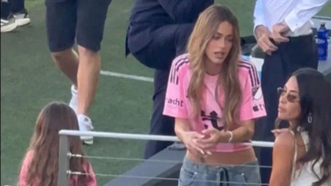 Tini y Antonela, presentes en la presentación de De Paul en Inter Miami