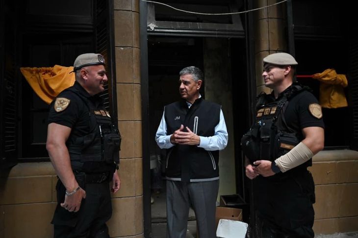 El jefe de Gobierno Jorge Macri supervisó uno de los últimos operativos en Balvanera y aseguró que la Ciudad mantendrá una línea inflexible frente a las usurpaciones. El jefe de Gobierno Jorge Macri supervisó uno de los últimos operativos en Balvanera y aseguró que la Ciudad mantendrá una línea inflexible frente a las usurpaciones.