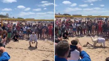 Alberto Fernández se animó a patear un penal y también a ser arquero en la costa