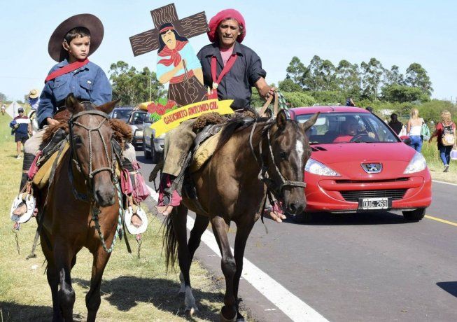 Este año se honra el 148° aniversario del fallecimiento de Antonio Cruz Mamerto Gil Núñez, conocido como Gauchito Gil. Este año se honra el 148° aniversario del fallecimiento de Antonio Cruz Mamerto Gil Núñez, conocido como Gauchito Gil.