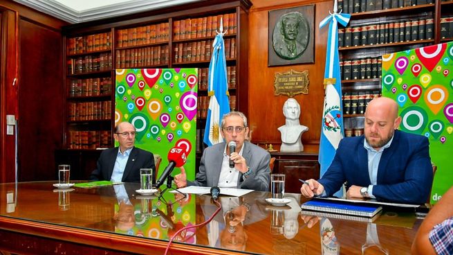 El gobierno de Corrientes anunció las medidas en conferencia de prensa.