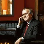 El hombre detrás de un imperio que cambió su rumbo para ser pionero en un área que genera enormes ganancias. El hombre detrás de un imperio que cambió su rumbo para ser pionero en un área que genera enormes ganancias.