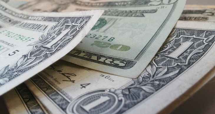 dollars-426023_1920.jpg