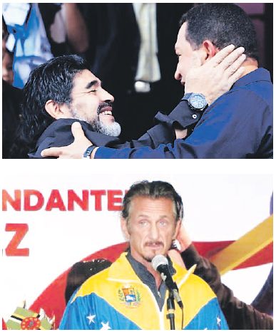 El mandatario se relacionó con muchos famosos. Con Diego Maradona se encontró en varias oportunidades, una de ellas en el Palacio de Miraflores. El actor Sean Penn se consideraba su amigo.