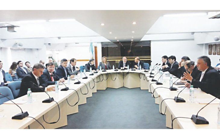 ámbito.com | Definición. Miguel Pichetto les pedirá a los gobernadores que fijen postura sobre el tecno-voto. Será una reedición del CFI de octubre pasado.