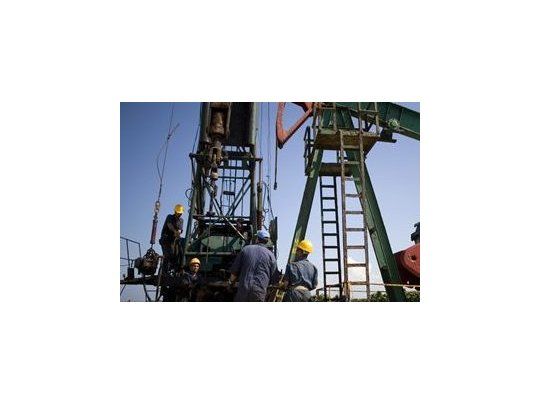 Modesta suba anual del petróleo estadounidense